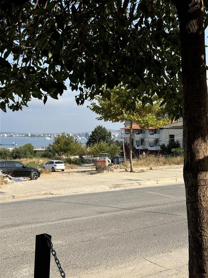 SHITET 1+1 ne VLORE UJI FTOHTE