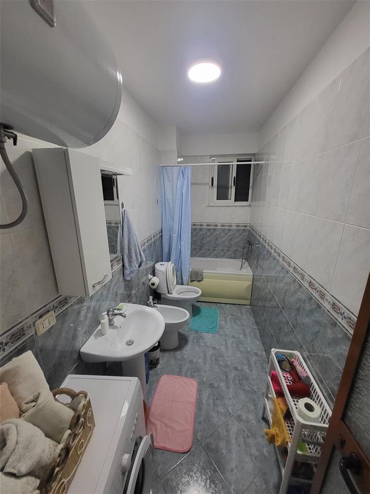 Durrës, apartament 1+1 me qera ne zonen e Plazh.