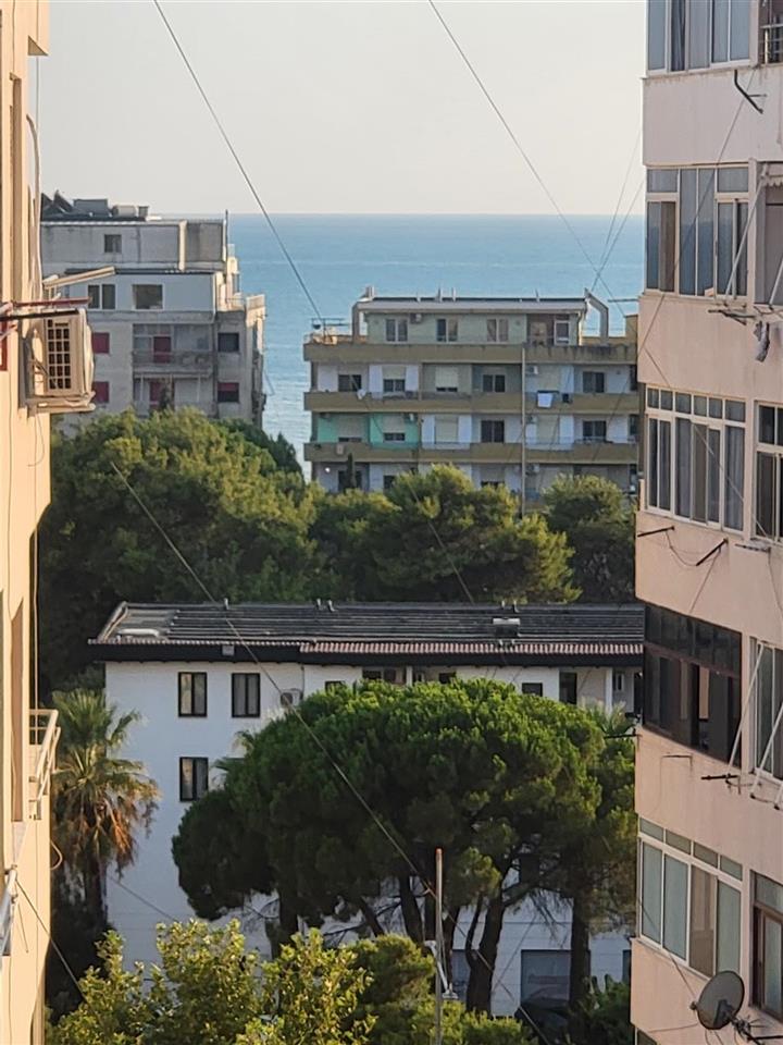 Durrës, apartament 1+1 me qera ne zonen e Plazh.