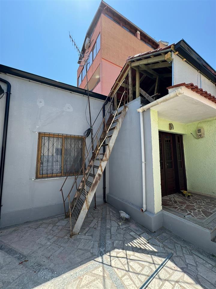 Kavaje , shtepi e vogel private shume afer me qendren