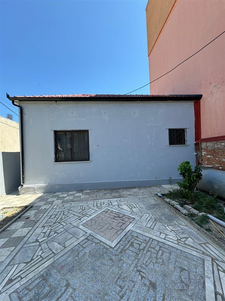 Kavaje , shtepi e vogel private shume afer me qendren