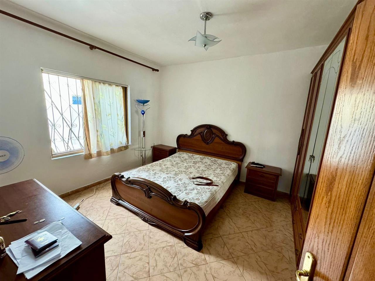 Kavaje , shtepi e vogel private shume afer me qendren