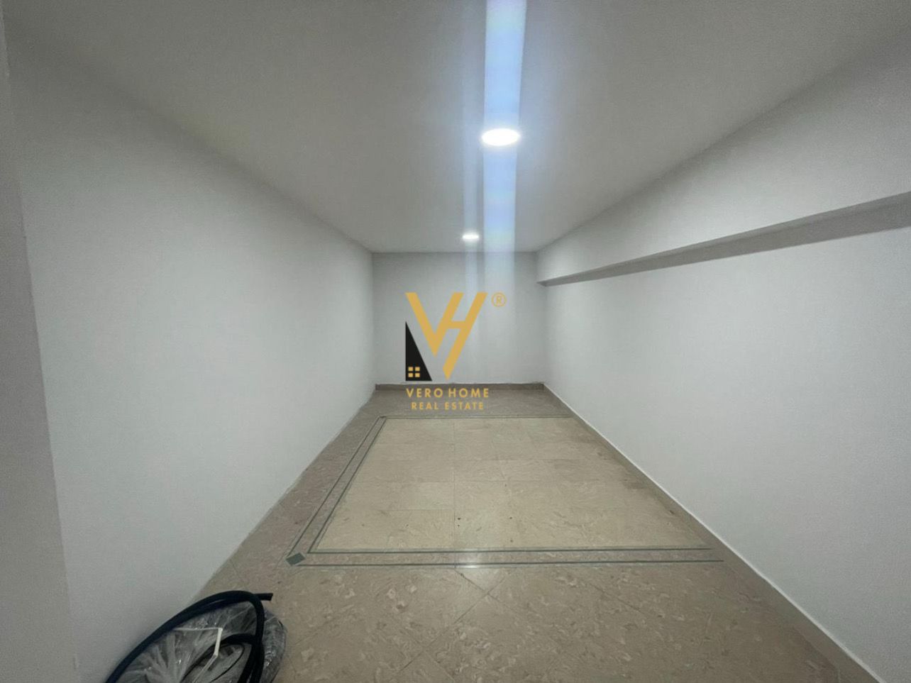 AMBIENT 170 M2 TE PAZAR I RI 2.000 EURO