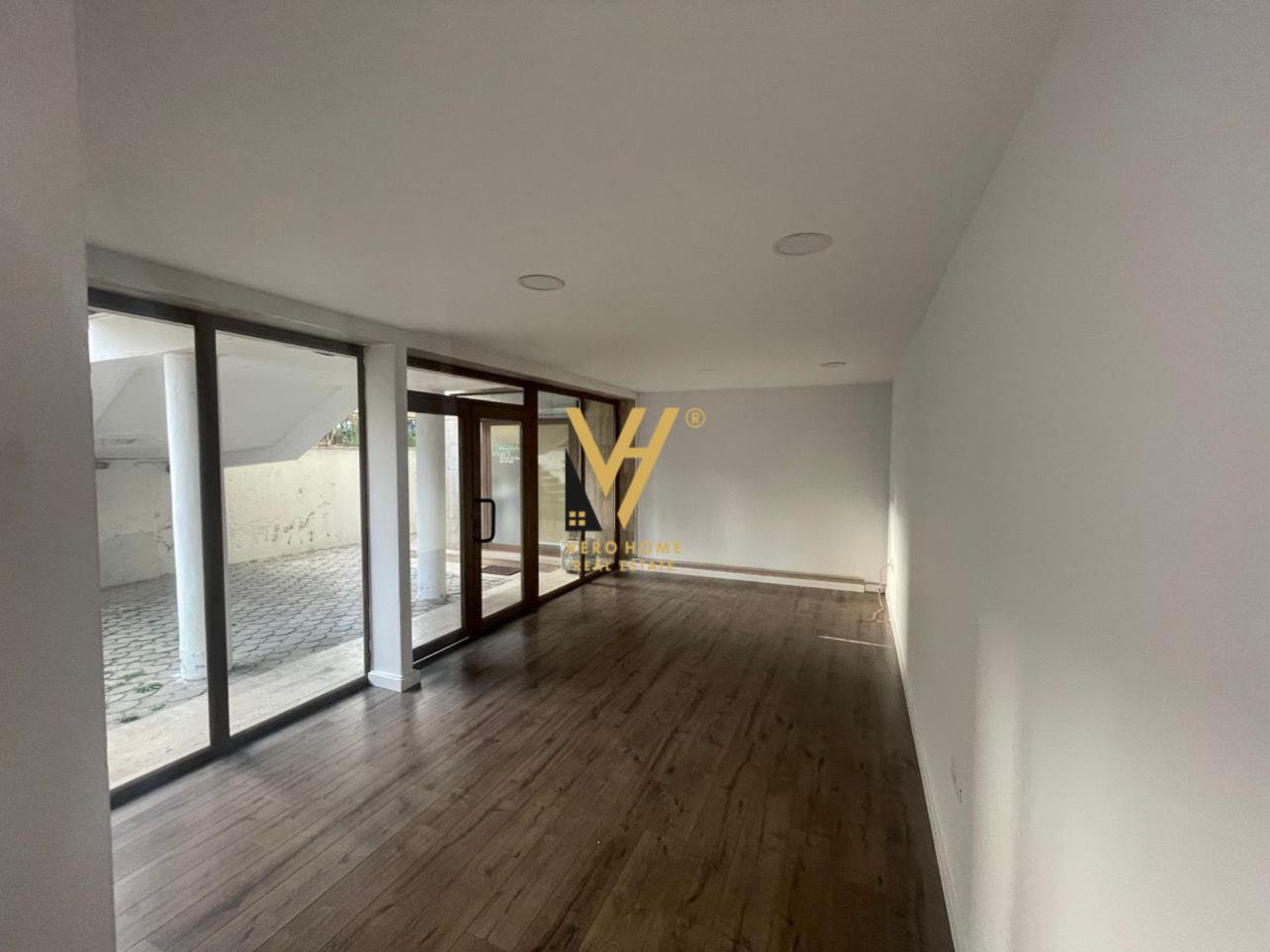 AMBIENT 170 M2 TE PAZAR I RI 2.000 EURO