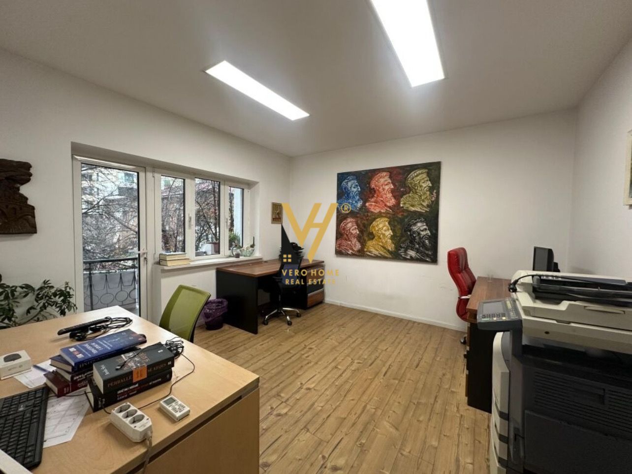 ZYRE 105M2 ME QERA NE BLLOK 1.200 EURO