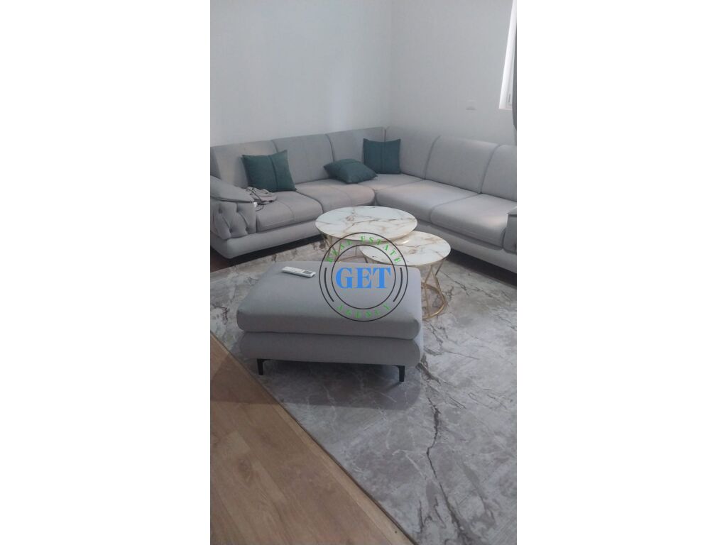 Per Qira 400 € /Muaj Qira, Apartament 2+1, Plazh I