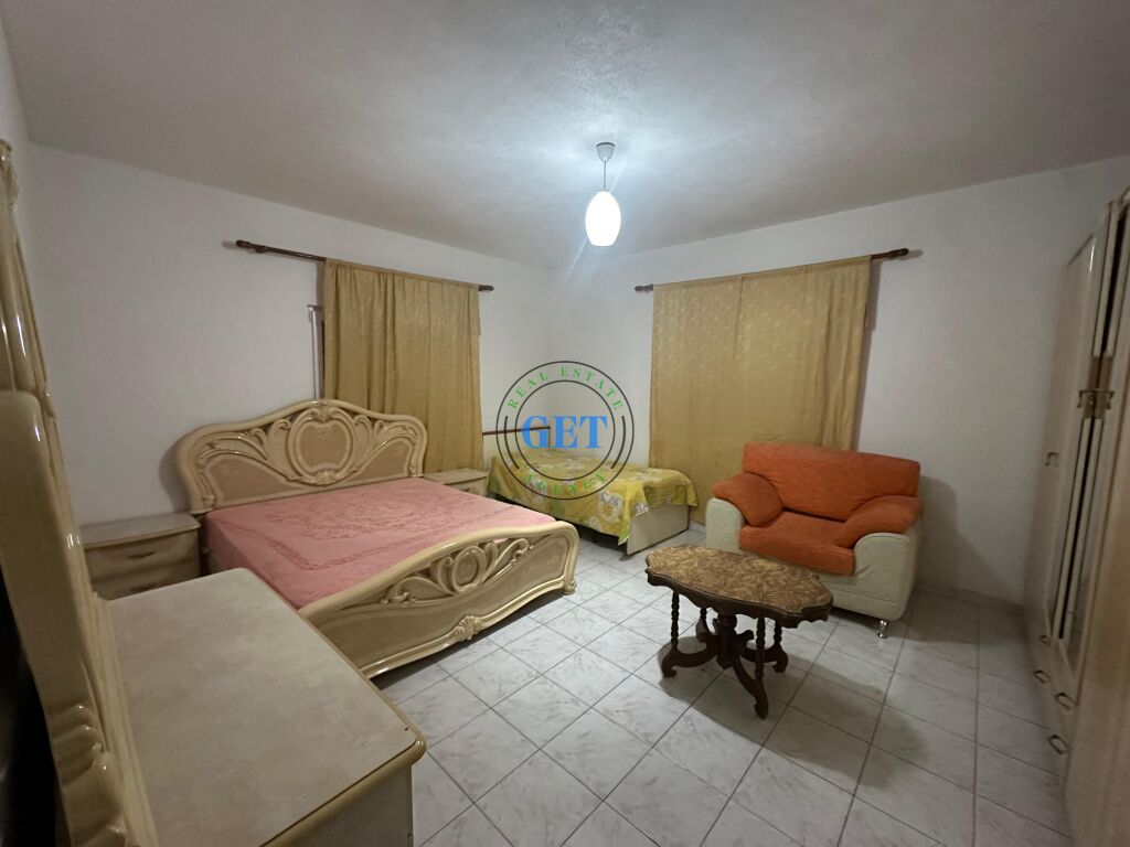 Per Qira 250 € /Muaj Qira, Kati i 1 në Shtëpi Priv