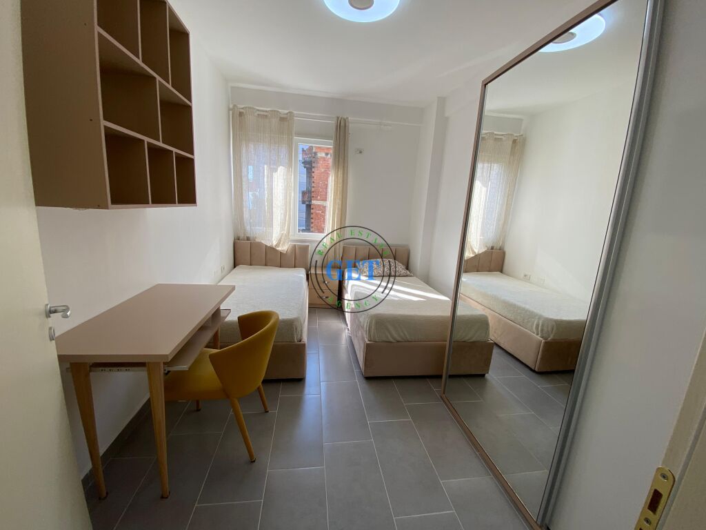 Per Qira 450 € /Muaj Qira, Apartament 2+1, Plazh I