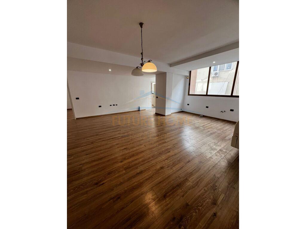 Shitet, Apartament 3+1+2, tek Arturbina, Petro Nini.