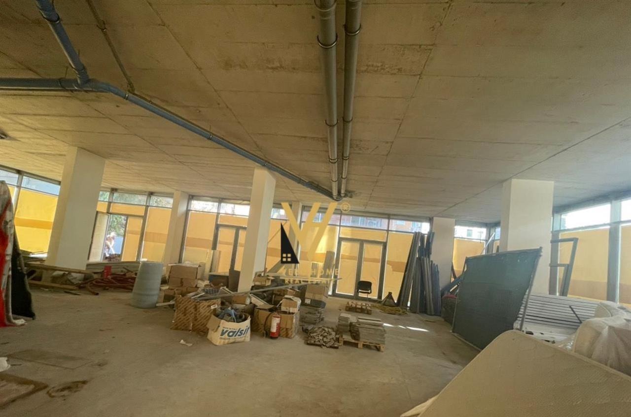 DYQAN 376M2 TE RR.ELBASANIT 15.000 EURO