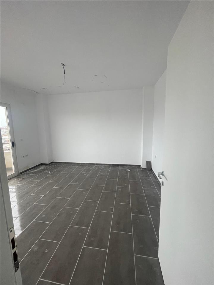 Shitet apartament 1+1+Ballkon Kati 8