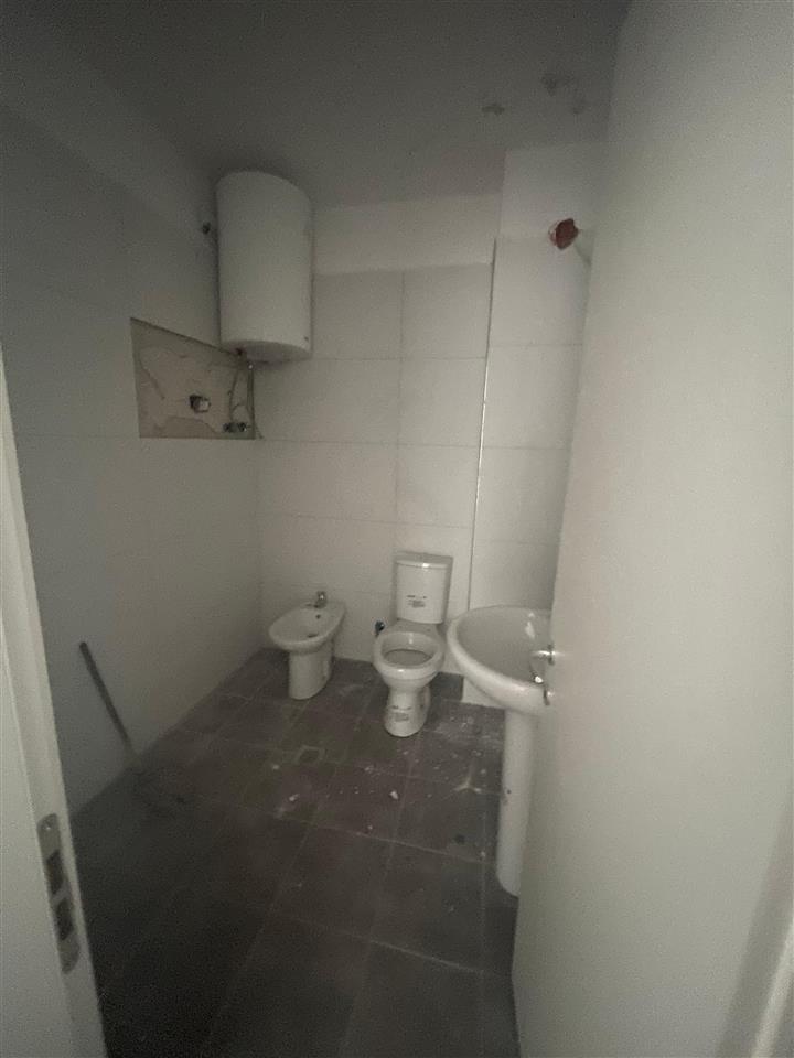 Shitet apartament 1+1+Ballkon Kati 8
