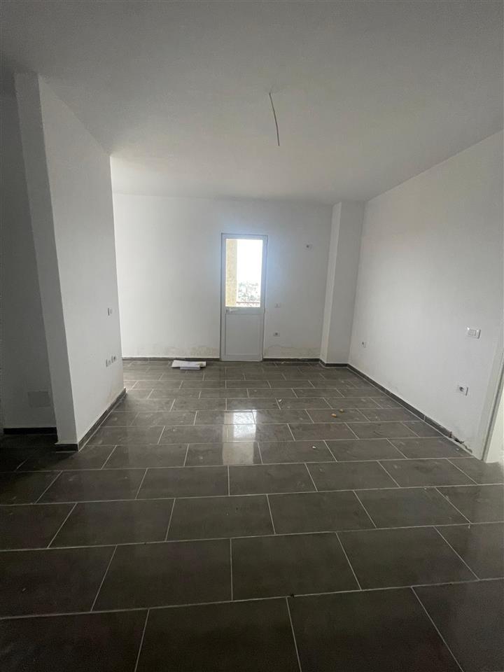 Shitet apartament 1+1+Ballkon Kati 8