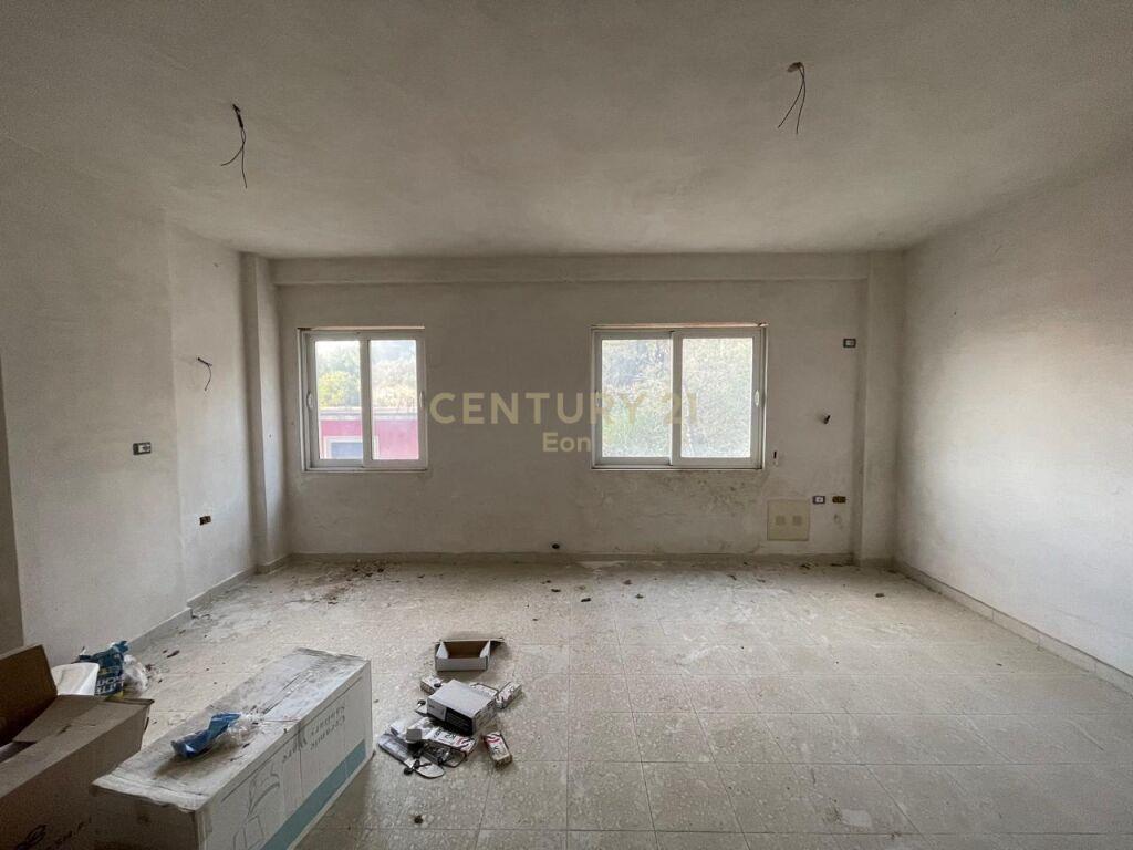 Shitet Apartament 1+1 + Post Parkimi ne Vollga !