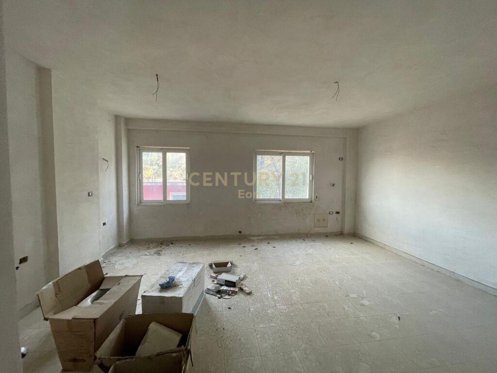 Shitet Apartament 1+1 + Post Parkimi ne Vollga !