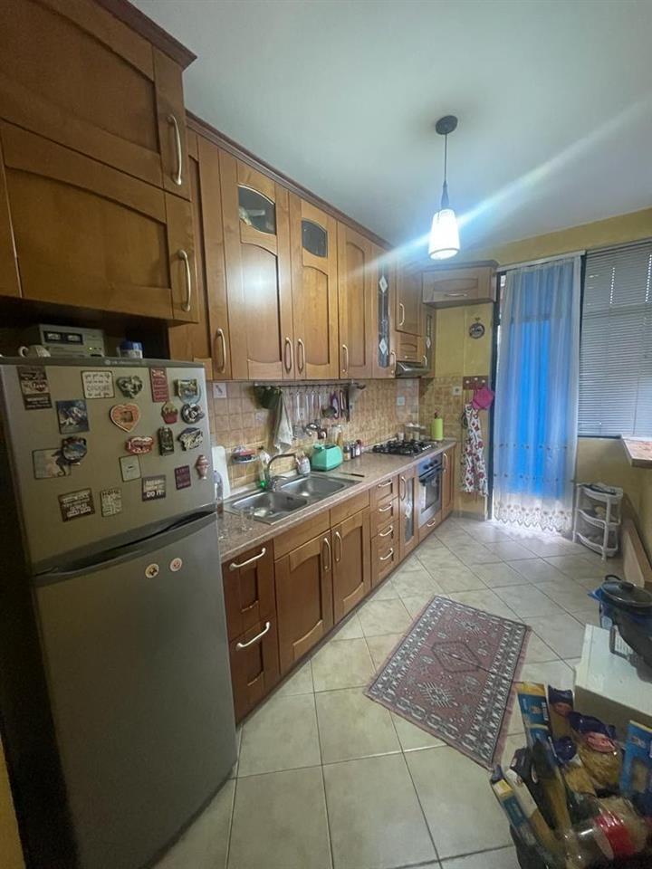 Appartament ke Meteorit perball Xhepes