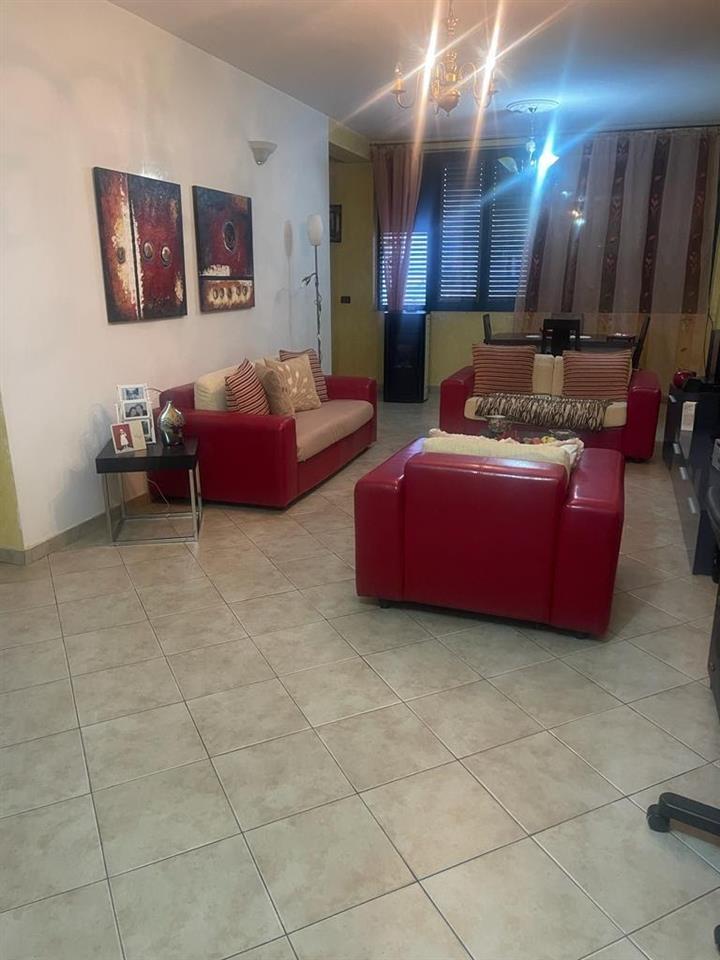 Appartament ke Meteorit perball Xhepes