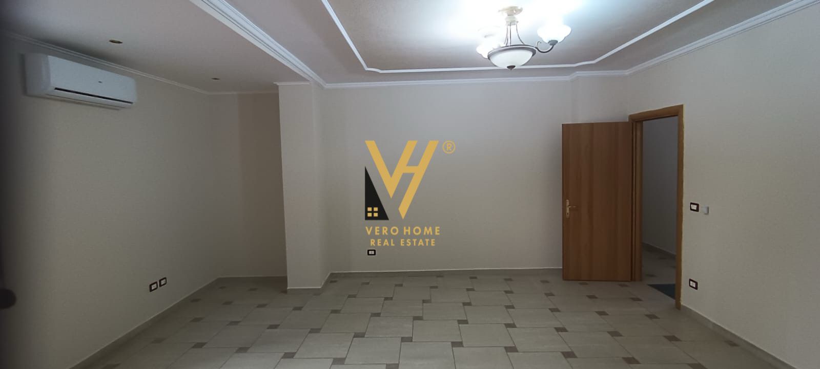 ZYRE 132M2 ME QERA NE QENDER 1.100 EURO