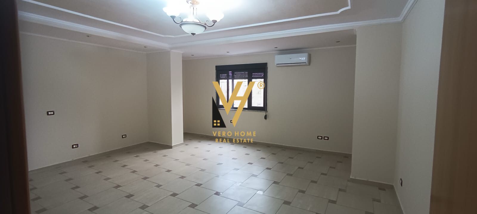 ZYRE 132M2 ME QERA NE QENDER 1.100 EURO