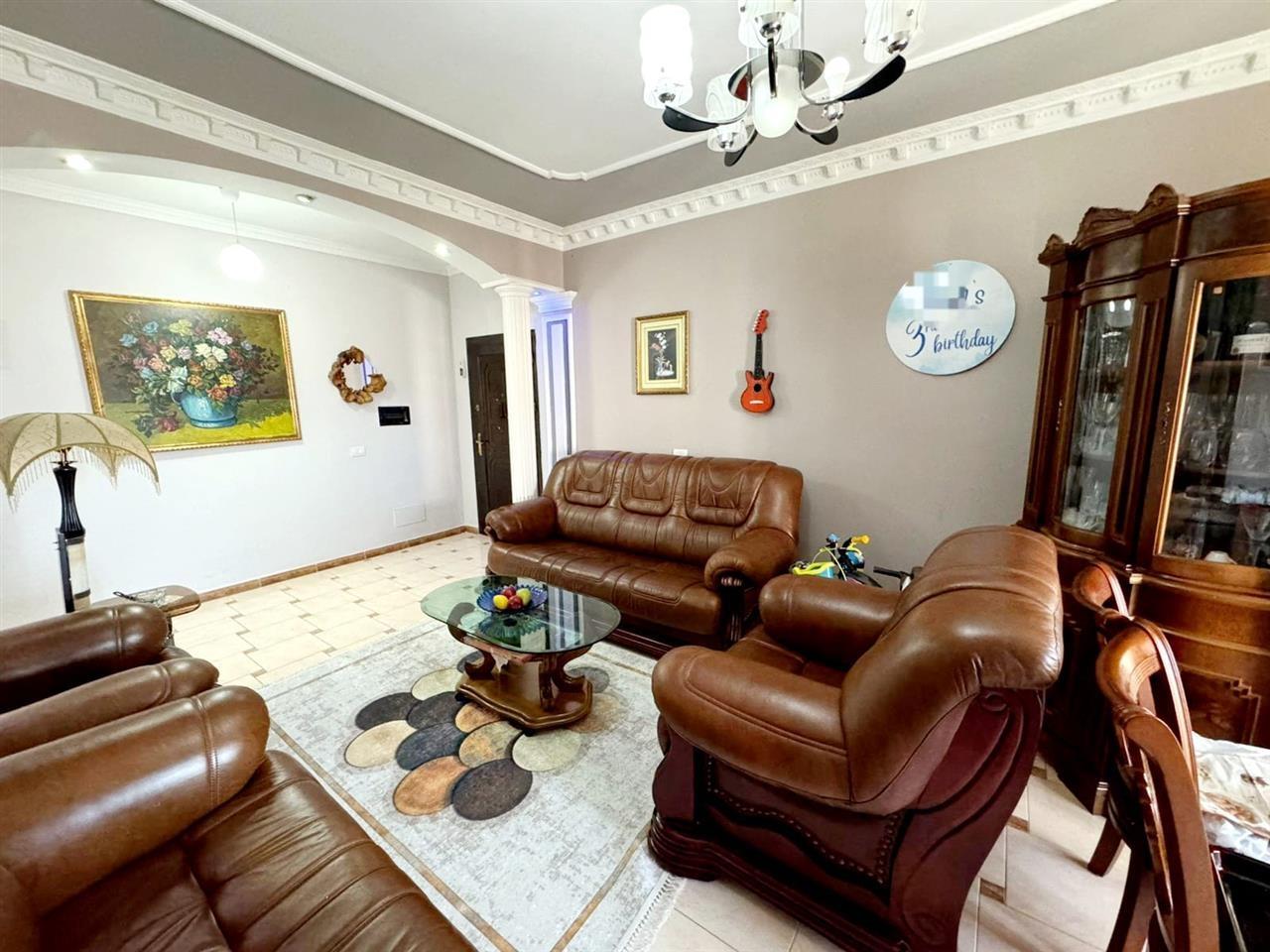 Kavaje, apartament 2+1+2 tualete ,afer tregut industrial .