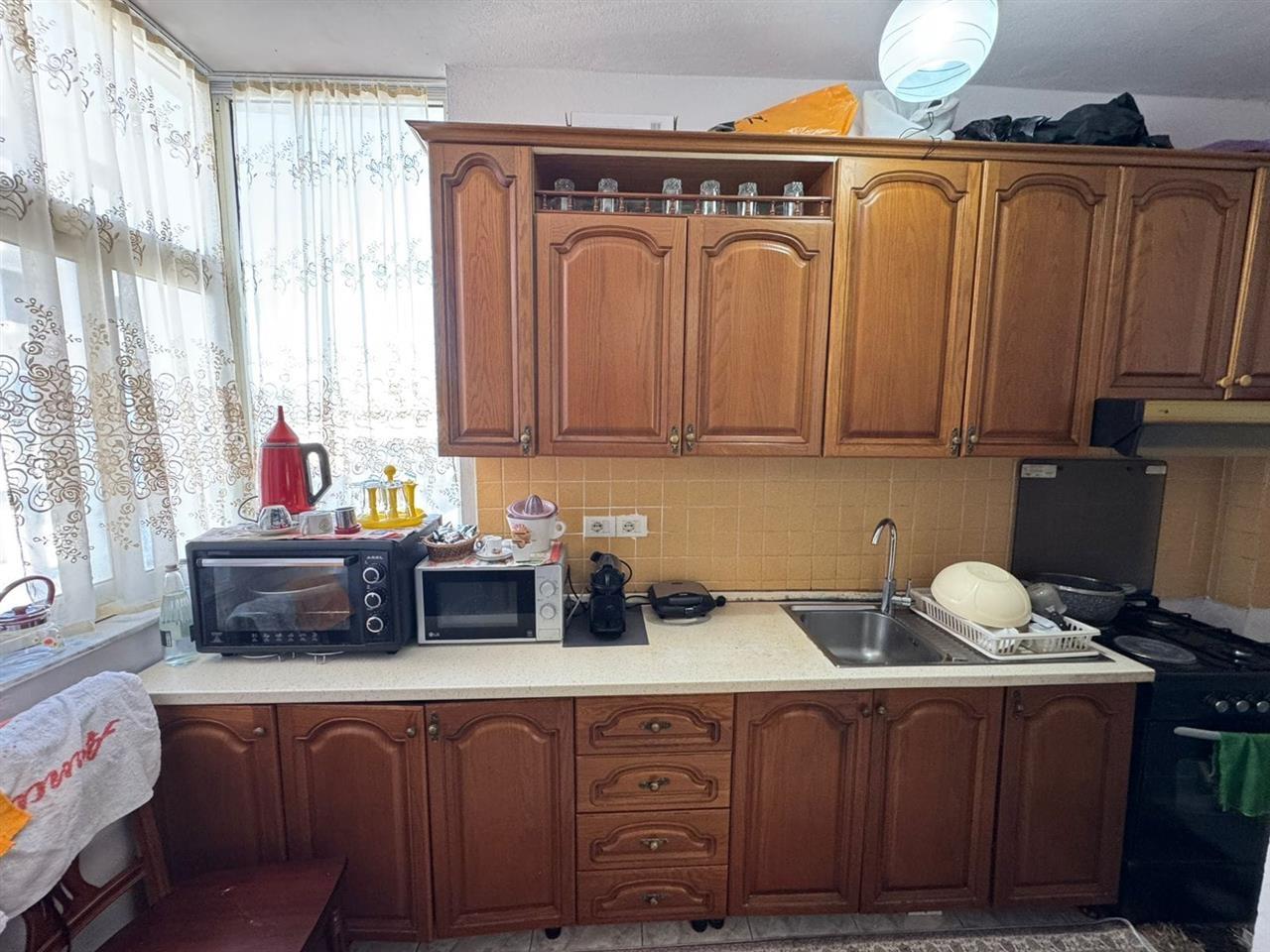 Kavaje, apartament 2+1+2 tualete ,afer tregut industrial .