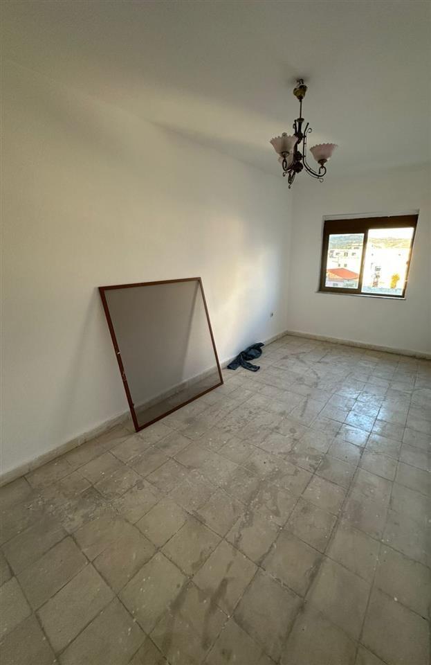 Kavaje , apartament 2+1,perballe shkolles profesionale.