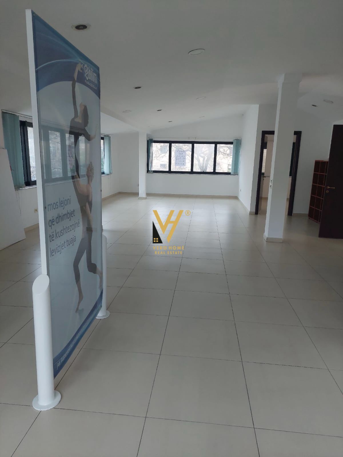 ZYRE 115M2 TE RR.BARDHYL 1.000 EURO