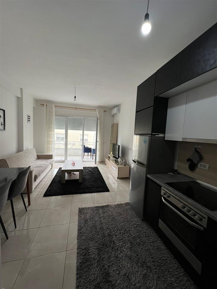 Qera, Apartament 1+1, Komuna e Parisit, Tiranë