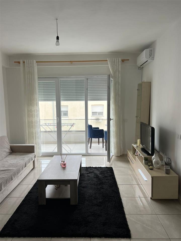 Qera, Apartament 1+1, Komuna e Parisit, Tiranë