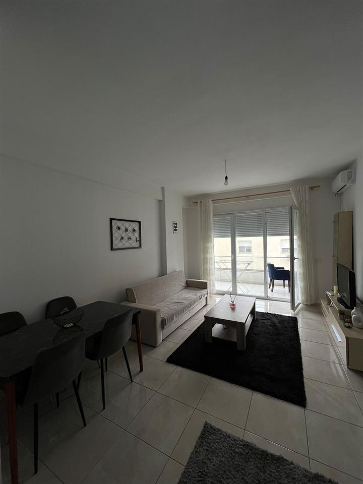 Qera, Apartament 1+1, Komuna e Parisit, Tiranë