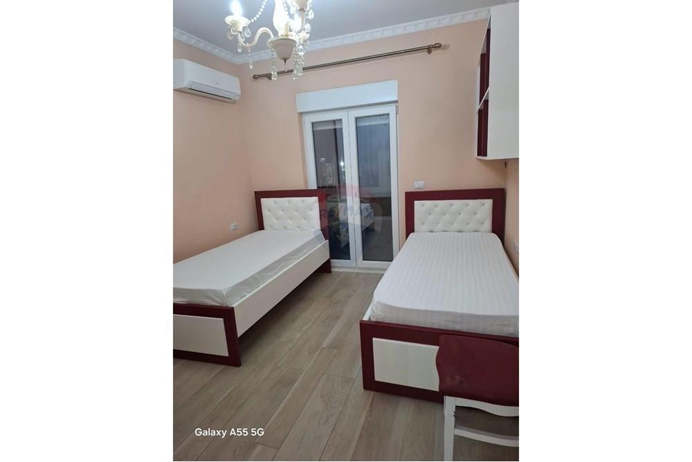 Apartament 2+1 me qera tek Shkolla e Bashkuar, 600 €