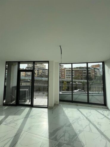 [Pronar] Lake View – Ambient zyrash me Qera 63m2