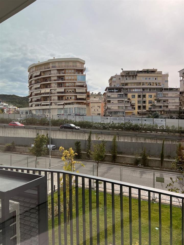 [Pronar] Lake View – Ambient zyrash me Qera 63m2