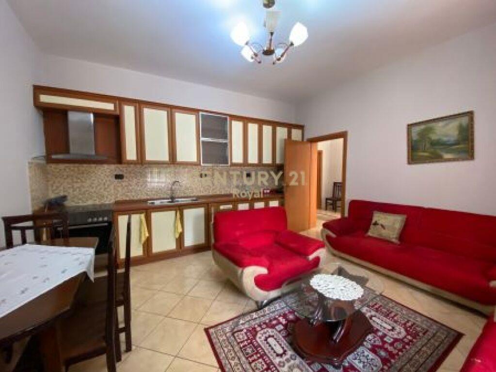 JAPIM ME QIRA SHTEPI 1 KATESHE E RE 2+1+2 ME 2 POSTE PARKIMI