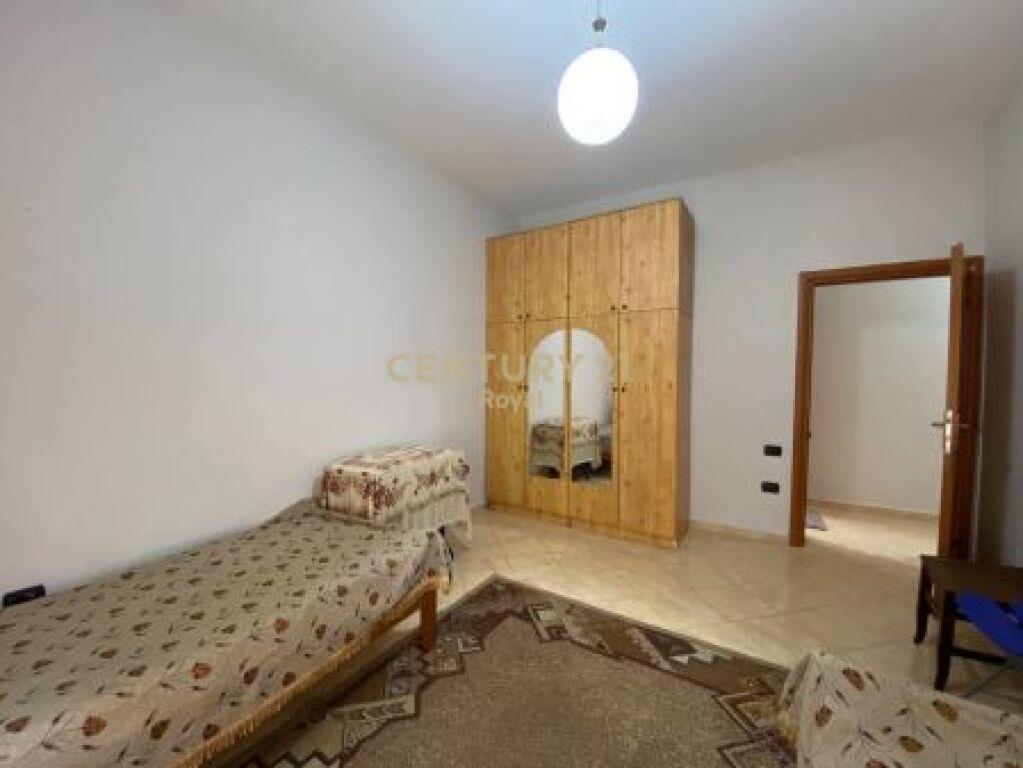 JAPIM ME QIRA SHTEPI 1 KATESHE E RE 2+1+2 ME 2 POSTE PARKIMI