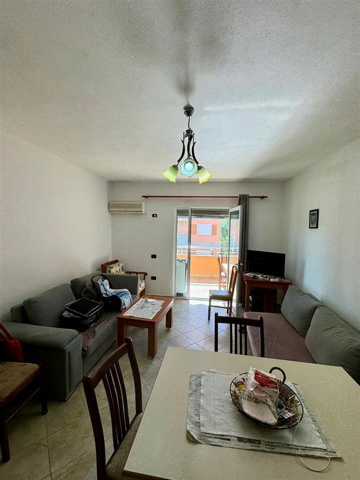 Mali Robit,apartament 1+1,afer California Hotel.