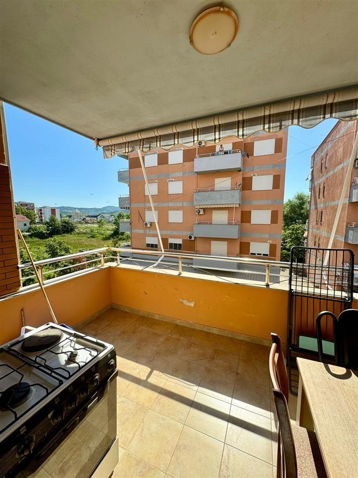 Mali Robit,apartament 1+1,afer California Hotel.