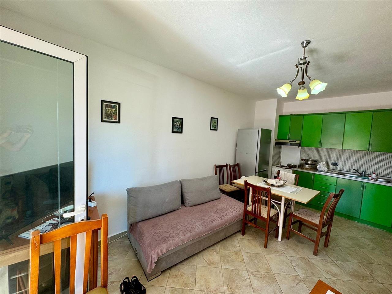 Mali Robit,apartament 1+1,afer California Hotel.