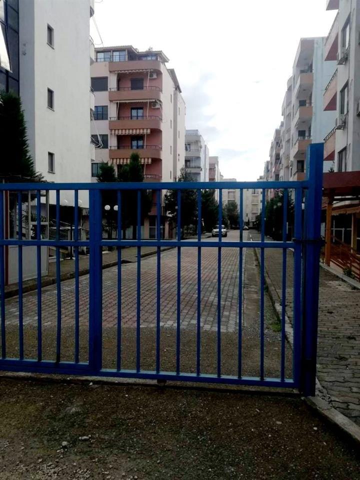 Golem,apartament 1+1 ne nje nga zonat me te frekuentuara.