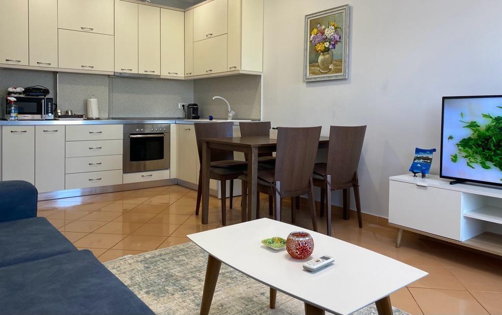 Golem,apartament 1+1 ne nje nga zonat me te frekuentuara.