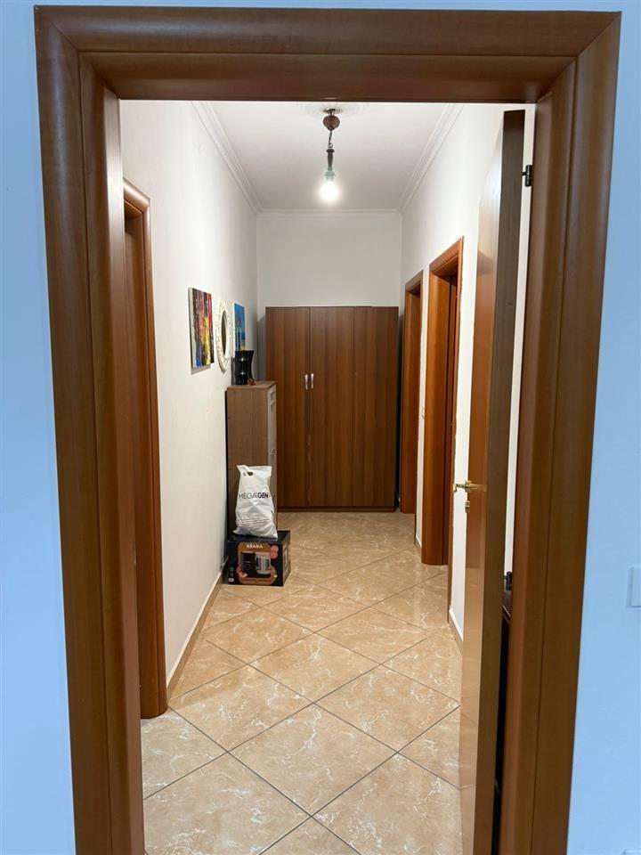 Jepet me qira 2+1 rruga barrikadave