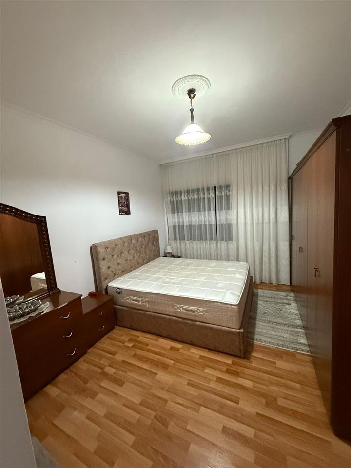 Jepet me qira 2+1 rruga barrikadave