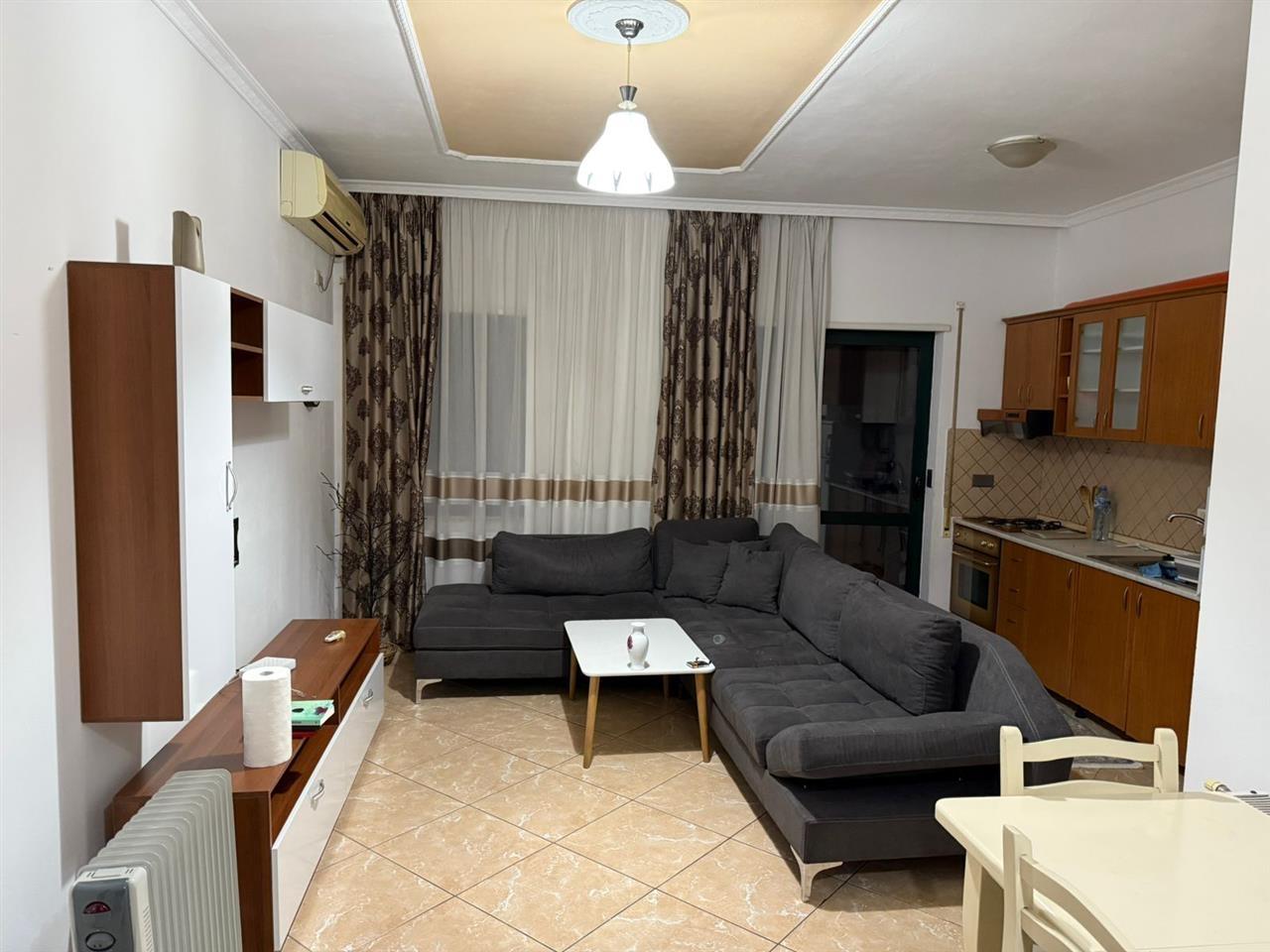 Jepet me qira 2+1 rruga barrikadave