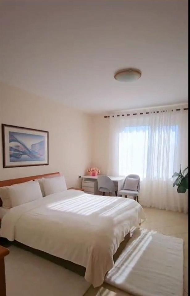 Jepet apartament me qira ne zemer te ish bllokut 1200 €