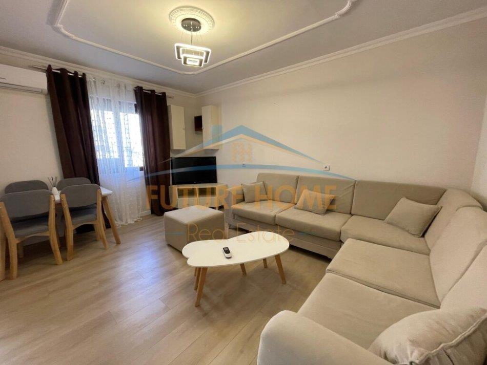 Shitet apartament 1+1 90000 euro (Rruga Xhanfize Keko)