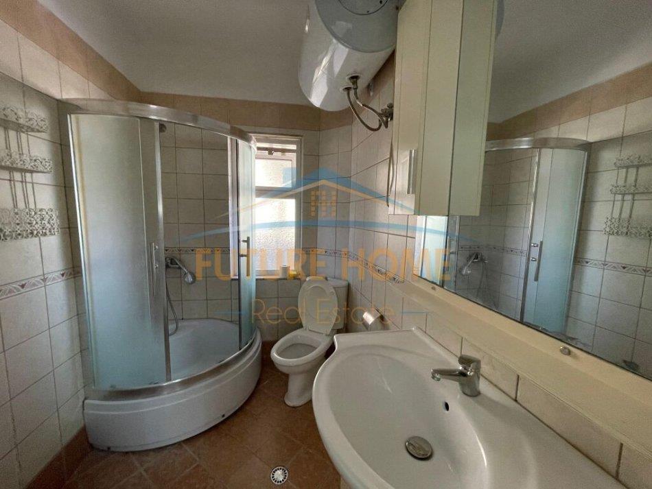 Shitet apartament 1+1 90000 euro (Rruga Xhanfize Keko)