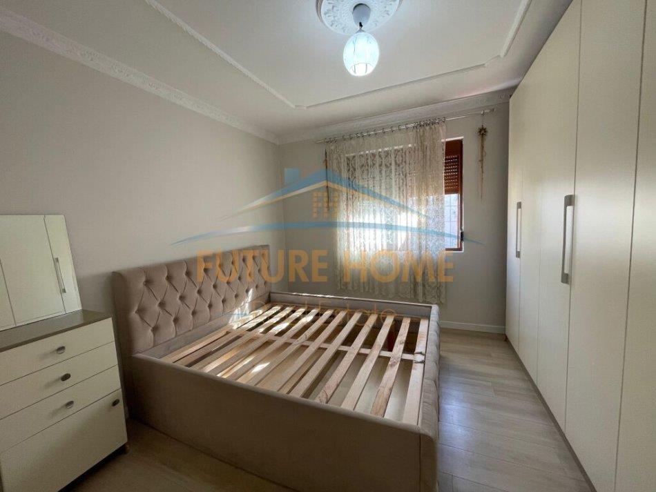 Shitet apartament 1+1 90000 euro (Rruga Xhanfize Keko)
