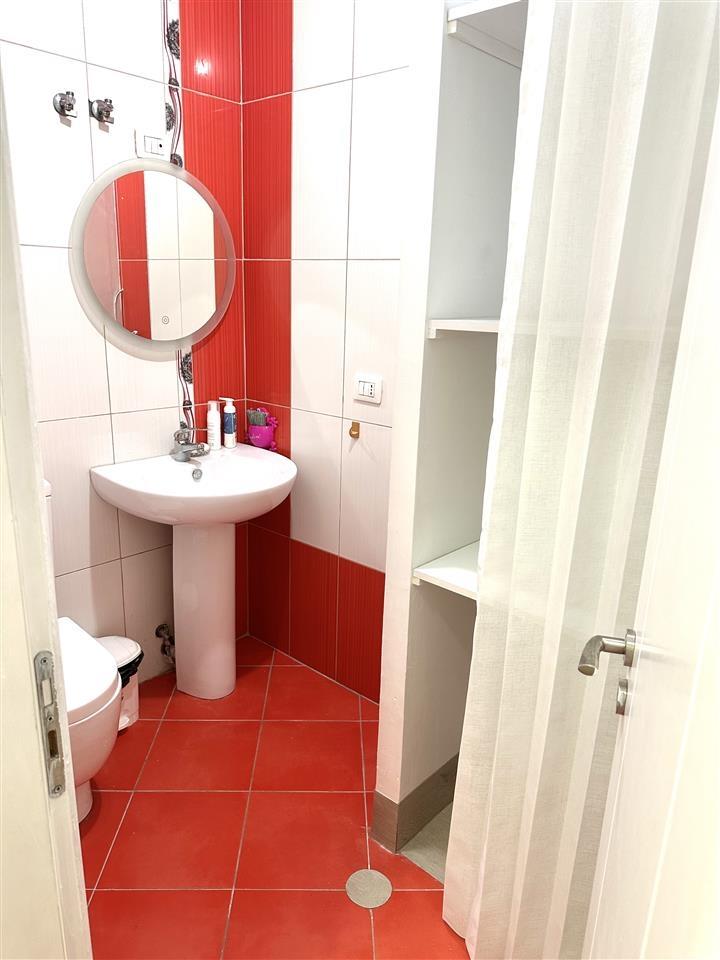 Jepet me Qera MUJORE apartment i mobiluar ne Astir