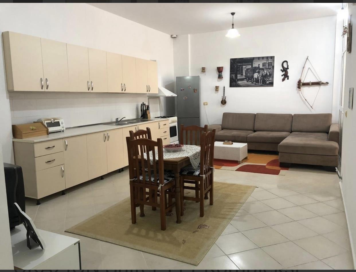 Shitet Ap 1+1 Shkembi Kavajes 30 m nga Deti.