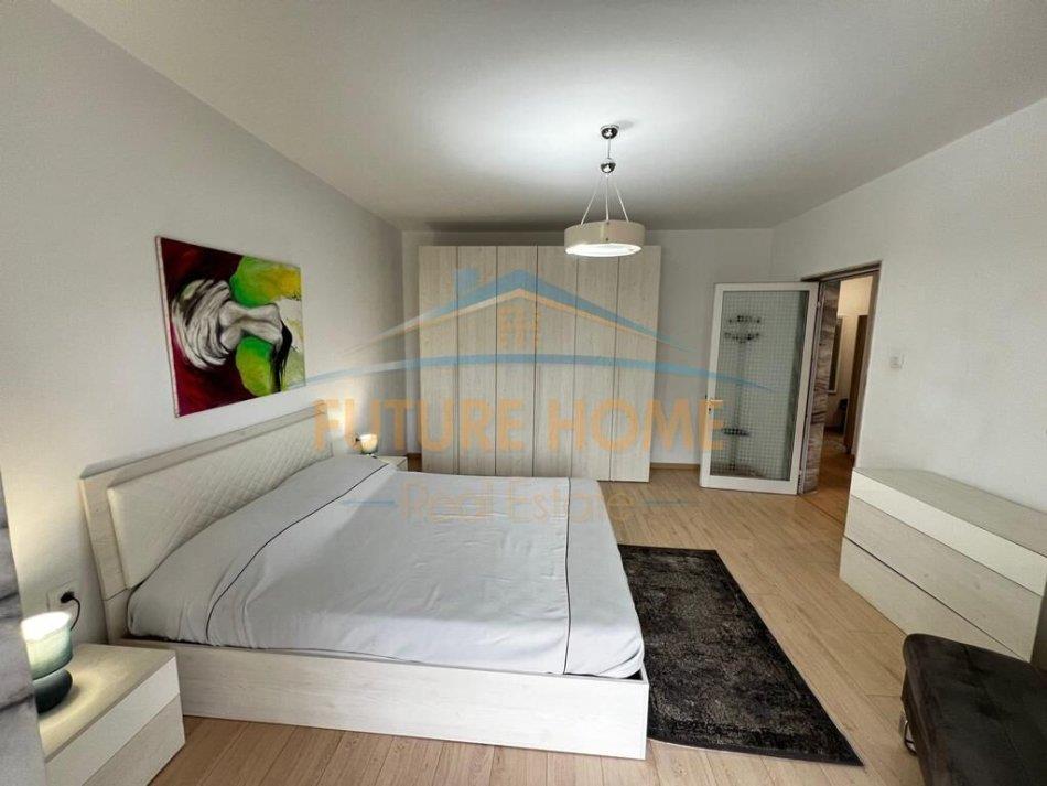 Jepet me qera apartament 2+1 880 euro Komuna e Parisit